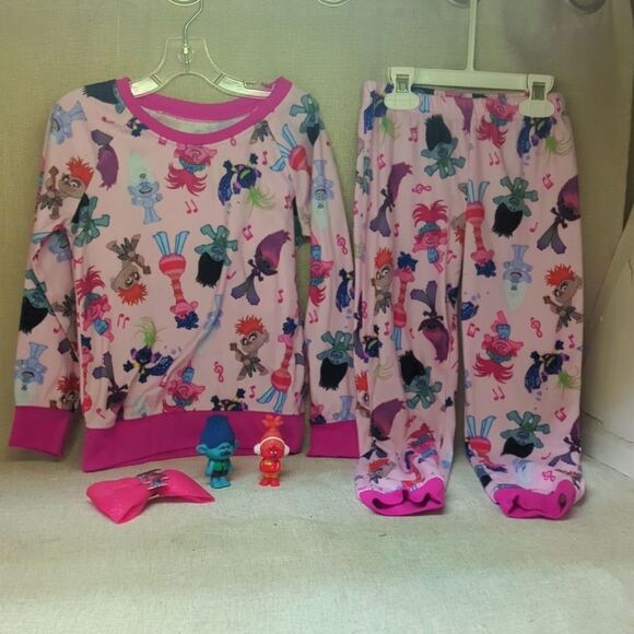 Trolls World Tour Long Sleeve Pajama Top & bottom Girls S 5/6 - Picture 1 of 6